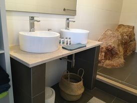 De bijzondere badkamer van Guesthouse Jacaranda