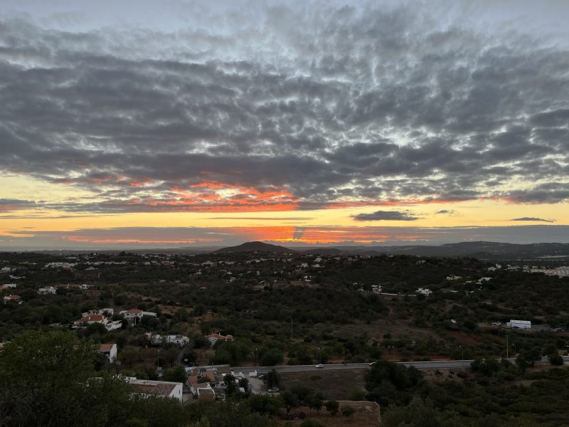 Prachtige luchten vanaf het terras van vakantieverblijf Algarve